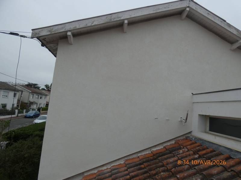 Pignon sur toit en attente pose de lambris par Eden Alu