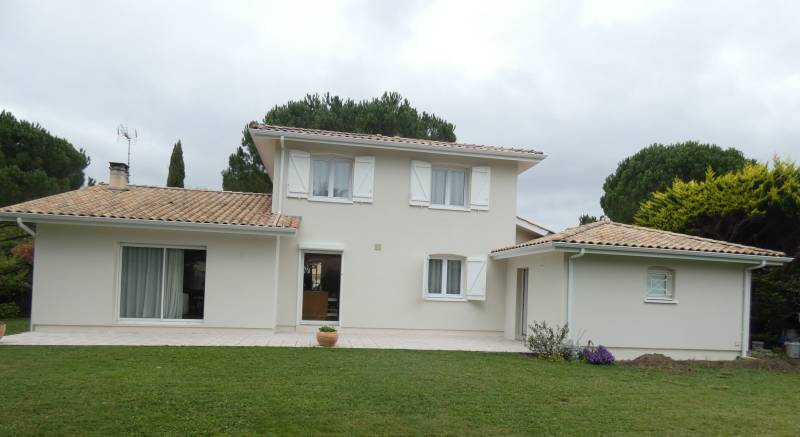 Rénovation de façades - Ravalement d'une maison à Saint Médard en Jalles - Gironde