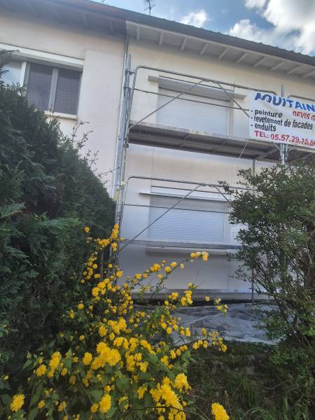 Mise en place des rails au niveau des coffres de volets